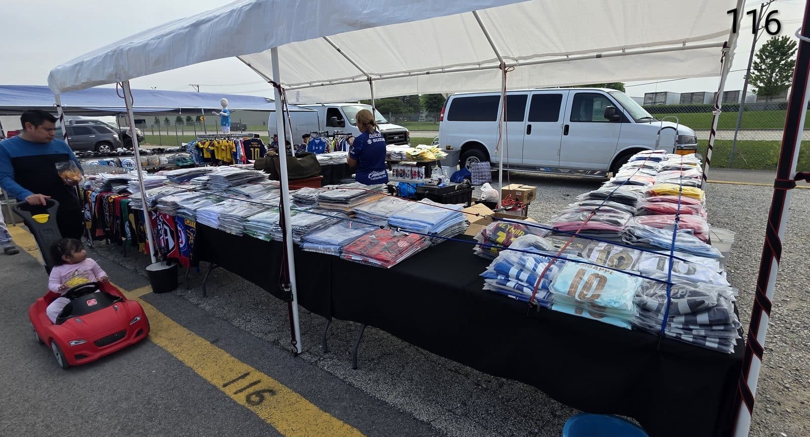 Vendor row